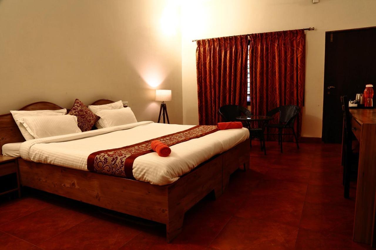 Pinewood Resort Karjat Exteriör bild