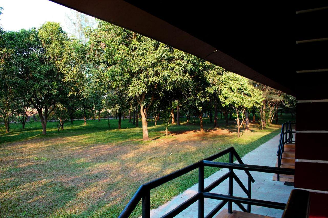 Pinewood Resort Karjat Exteriör bild
