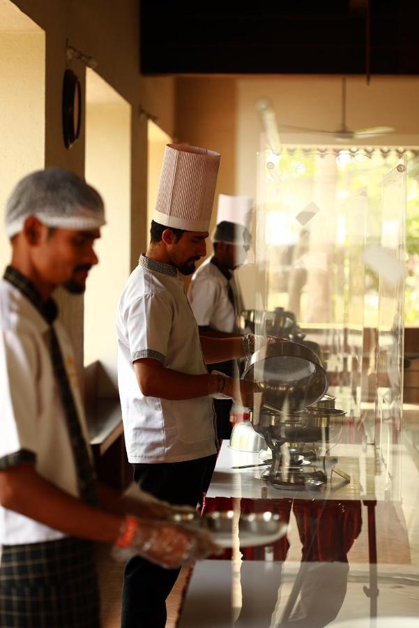 Pinewood Resort Karjat Exteriör bild