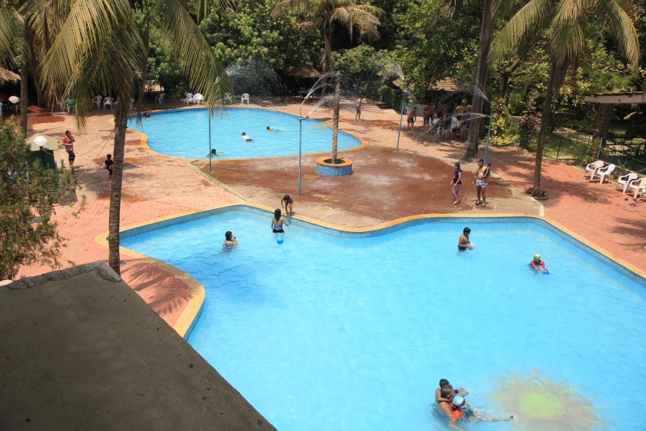 Pinewood Resort Karjat Exteriör bild