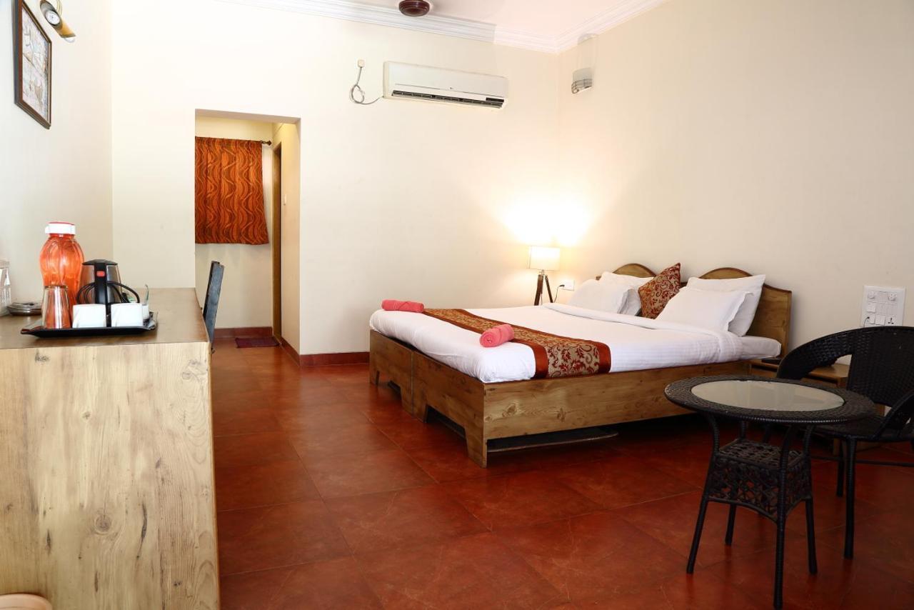 Pinewood Resort Karjat Exteriör bild