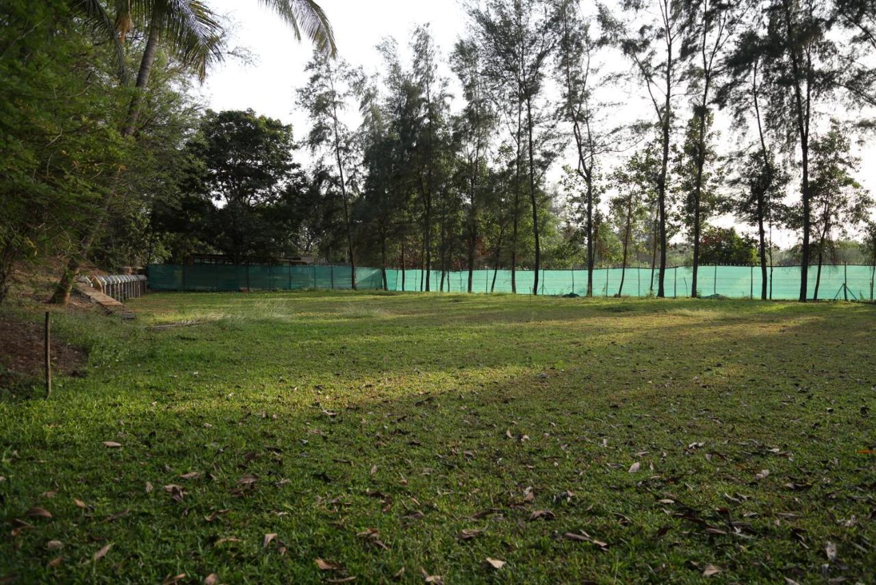 Pinewood Resort Karjat Exteriör bild