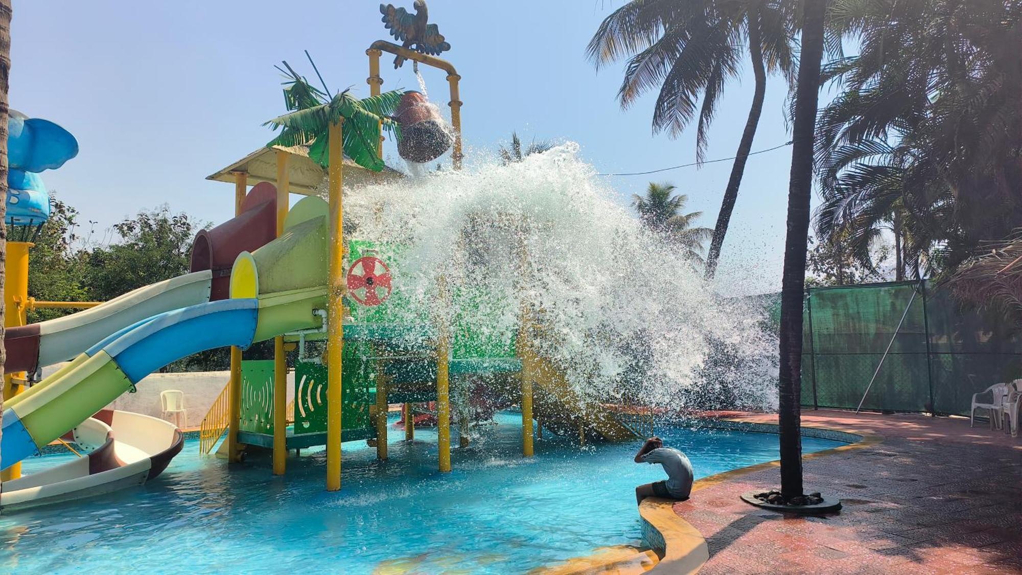 Pinewood Resort Karjat Exteriör bild