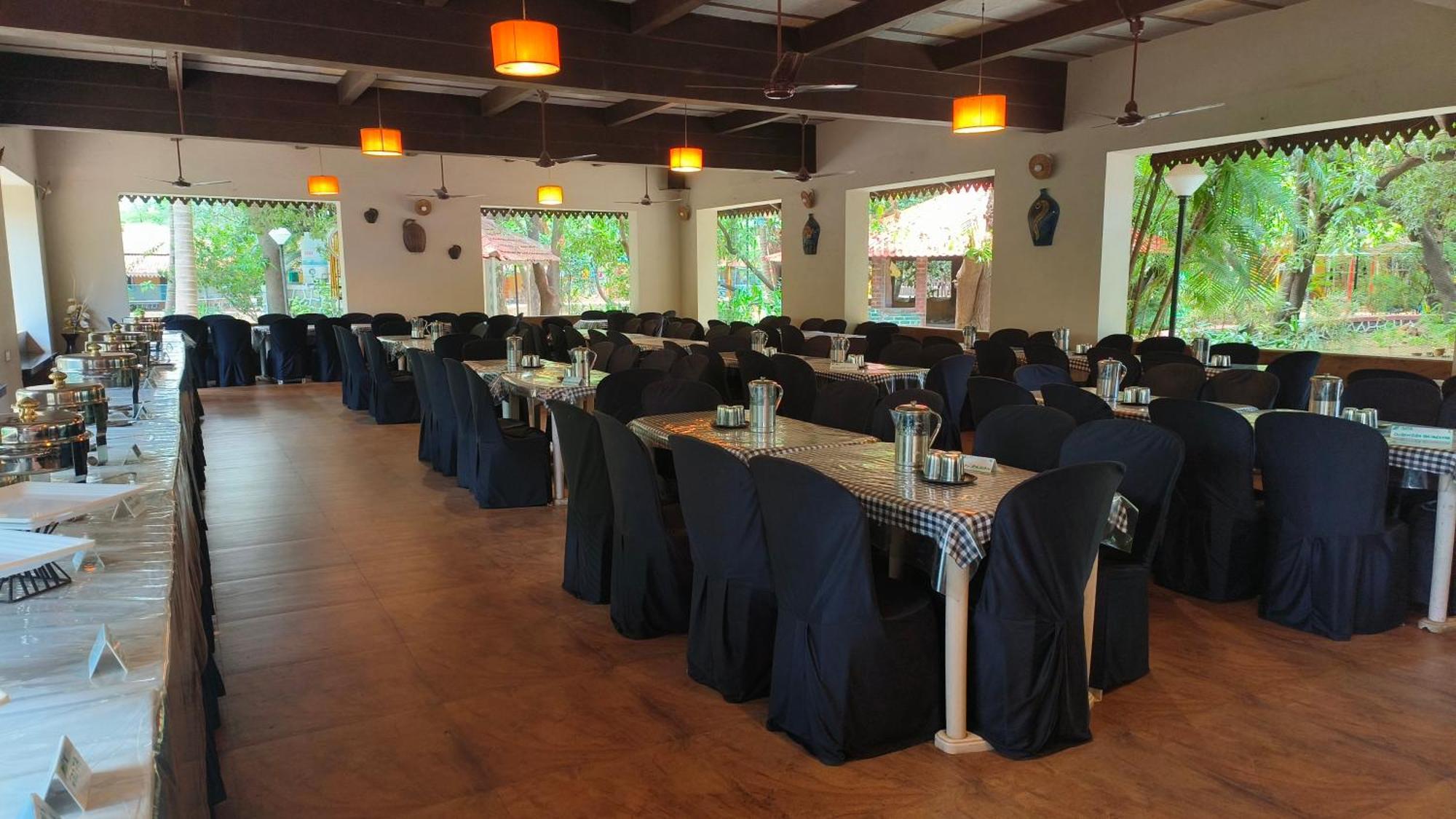 Pinewood Resort Karjat Exteriör bild